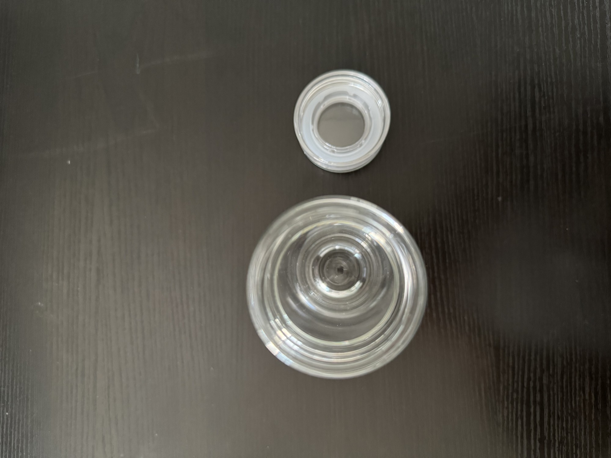 CHERAINTI Exquisite Drinking Glass Cup with Silicone Lid, Elevating the Taste of Your Drinks